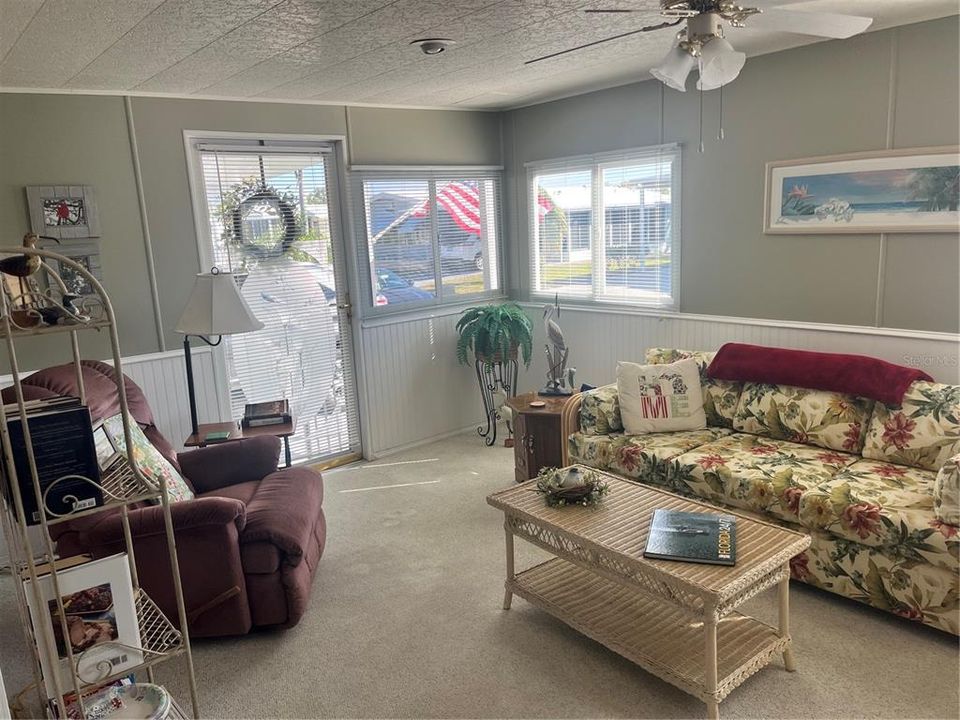 待售: $190,000 (2 贝兹, 2 浴室, 1056 平方英尺)