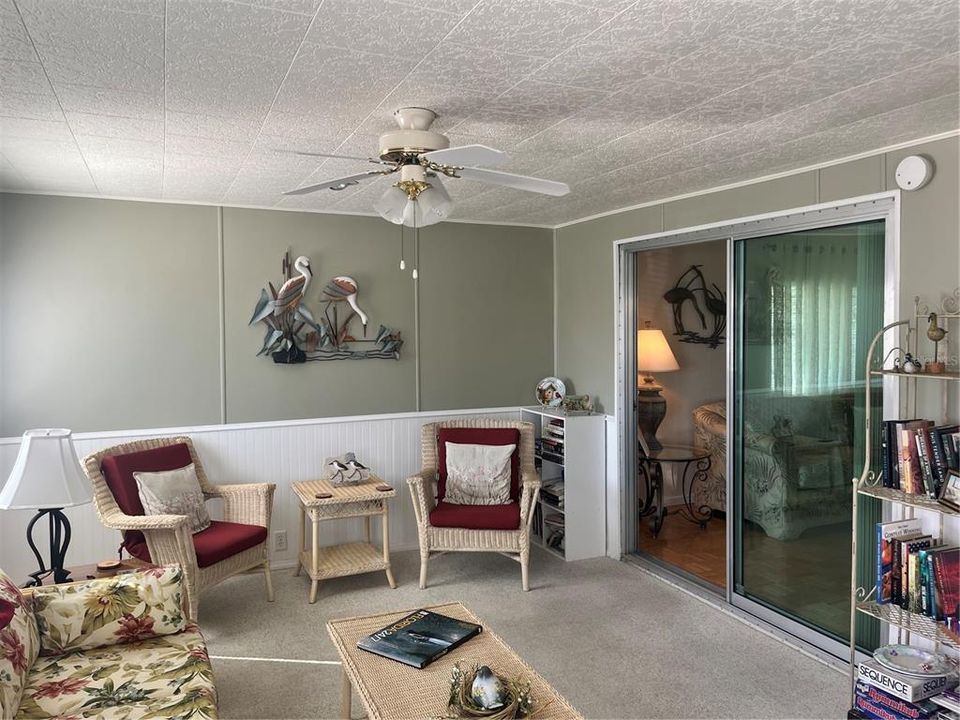 待售: $190,000 (2 贝兹, 2 浴室, 1056 平方英尺)