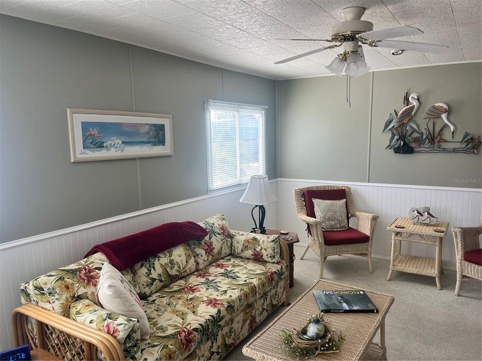 待售: $190,000 (2 贝兹, 2 浴室, 1056 平方英尺)