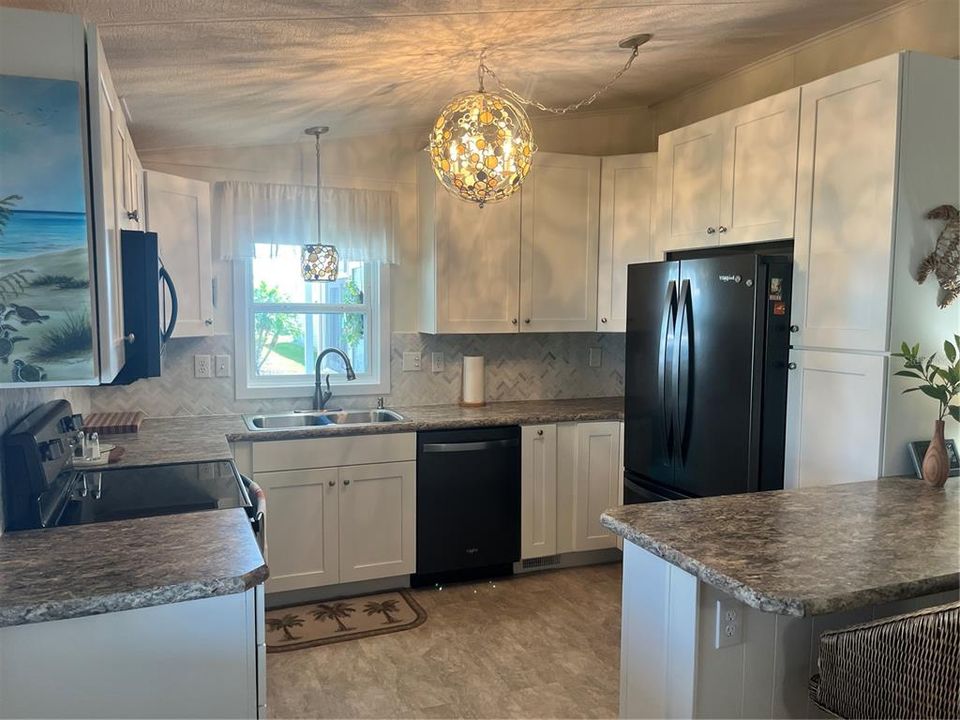 待售: $190,000 (2 贝兹, 2 浴室, 1056 平方英尺)