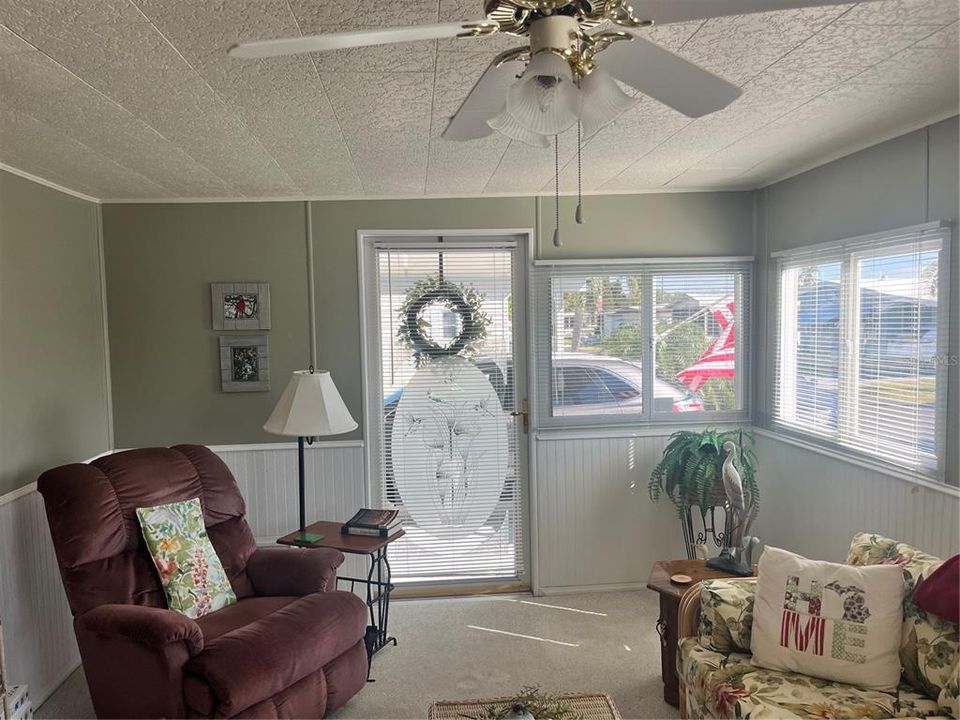 待售: $190,000 (2 贝兹, 2 浴室, 1056 平方英尺)