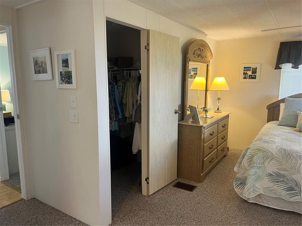 待售: $190,000 (2 贝兹, 2 浴室, 1056 平方英尺)