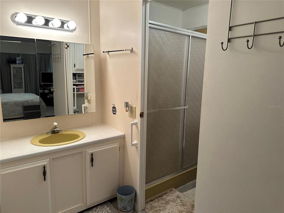 For Sale: $122,500 (2 beds, 2 baths, 1008 Square Feet)