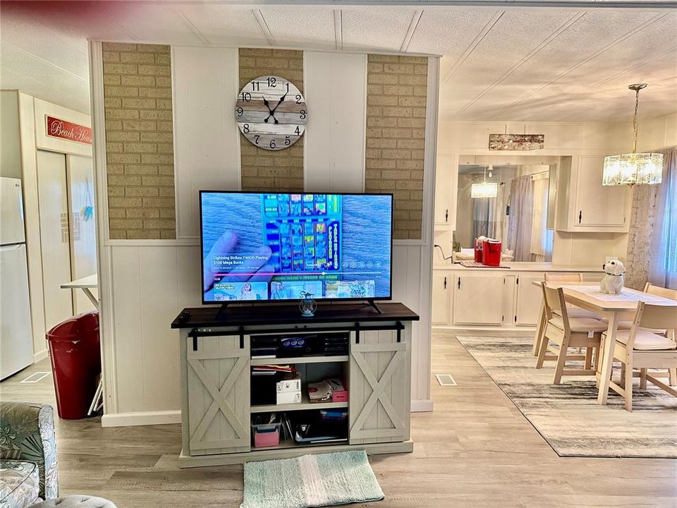 For Sale: $122,500 (2 beds, 2 baths, 1008 Square Feet)