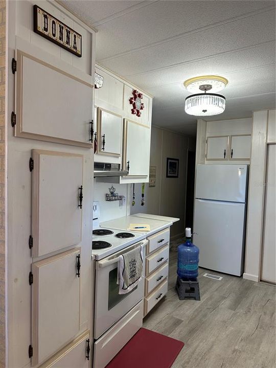 For Sale: $122,500 (2 beds, 2 baths, 1008 Square Feet)