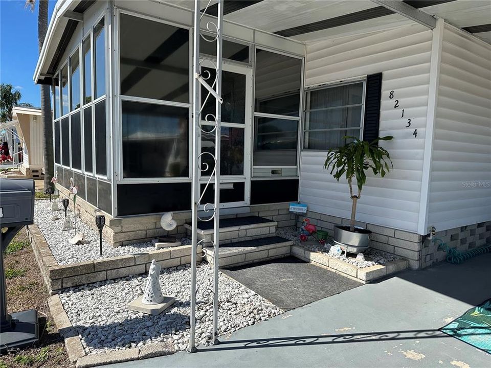 For Sale: $122,500 (2 beds, 2 baths, 1008 Square Feet)