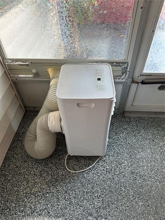 For Sale: $122,500 (2 beds, 2 baths, 1008 Square Feet)