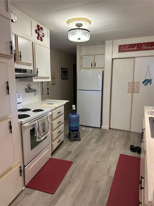 For Sale: $122,500 (2 beds, 2 baths, 1008 Square Feet)