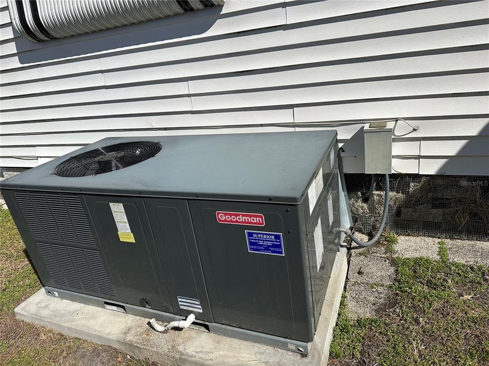 For Sale: $122,500 (2 beds, 2 baths, 1008 Square Feet)