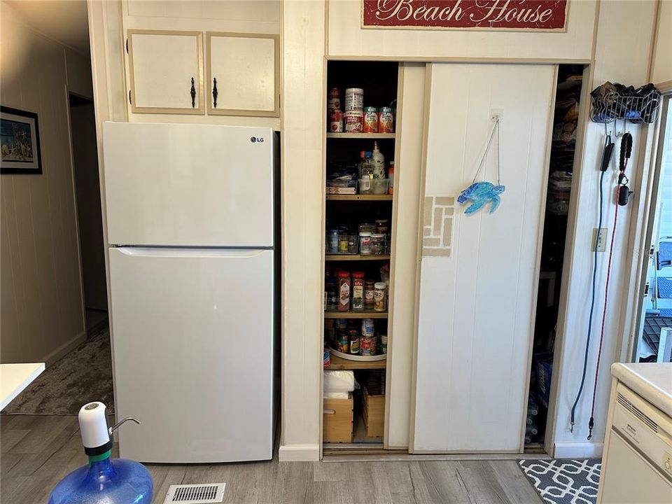 For Sale: $122,500 (2 beds, 2 baths, 1008 Square Feet)