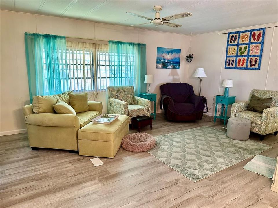 For Sale: $122,500 (2 beds, 2 baths, 1008 Square Feet)