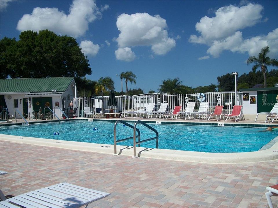 For Sale: $122,500 (2 beds, 2 baths, 1008 Square Feet)