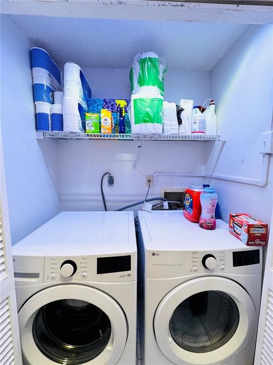 待售: $235,000 (2 贝兹, 2 浴室, 930 平方英尺)