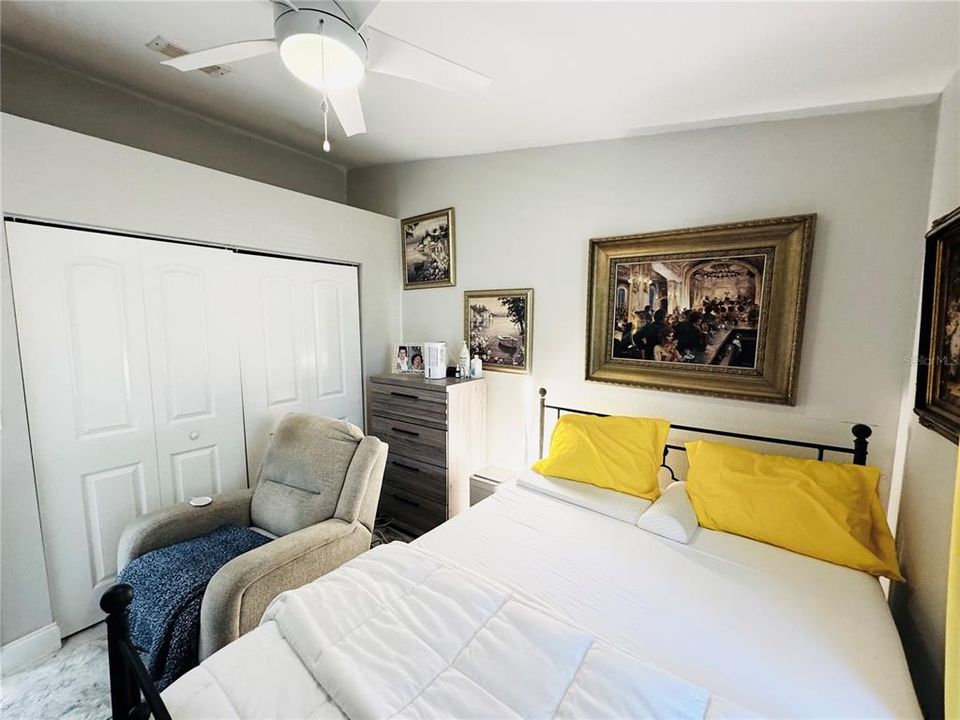 待售: $235,000 (2 贝兹, 2 浴室, 930 平方英尺)