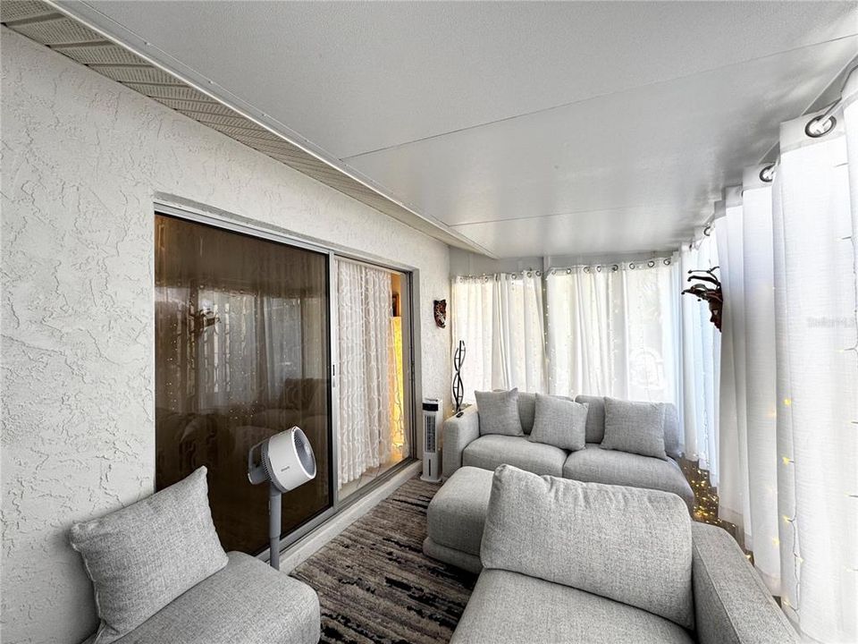 待售: $235,000 (2 贝兹, 2 浴室, 930 平方英尺)