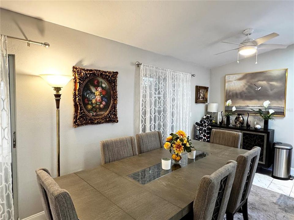 待售: $235,000 (2 贝兹, 2 浴室, 930 平方英尺)