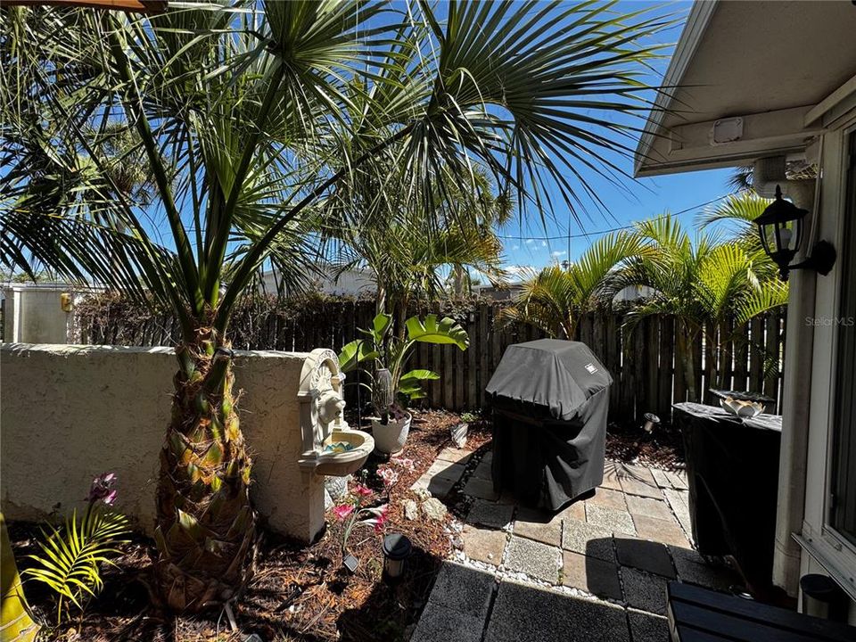 待售: $235,000 (2 贝兹, 2 浴室, 930 平方英尺)