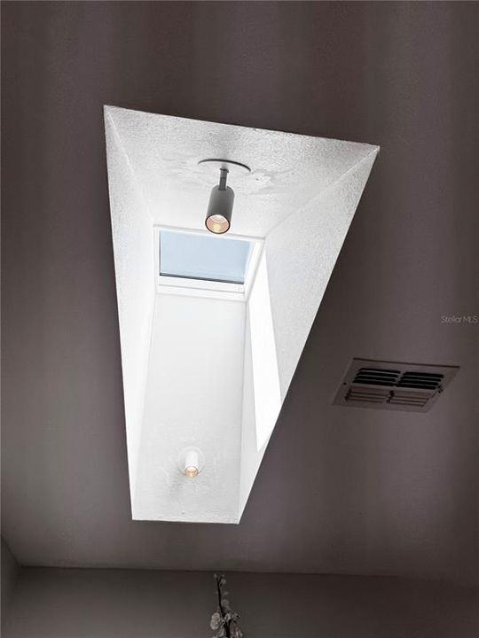 待售: $235,000 (2 贝兹, 2 浴室, 930 平方英尺)