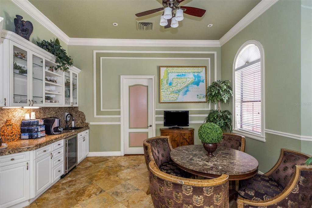 For Sale: $319,900 (2 beds, 2 baths, 1309 Square Feet)