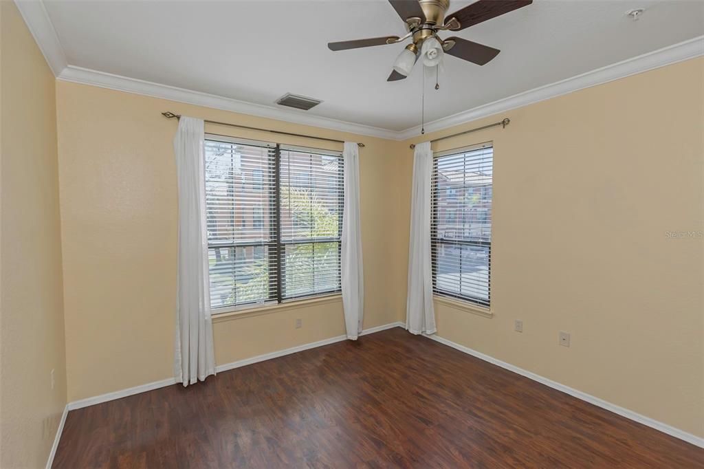 For Sale: $319,900 (2 beds, 2 baths, 1309 Square Feet)