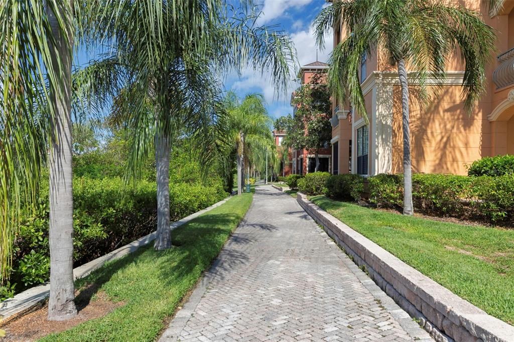 For Sale: $319,900 (2 beds, 2 baths, 1309 Square Feet)