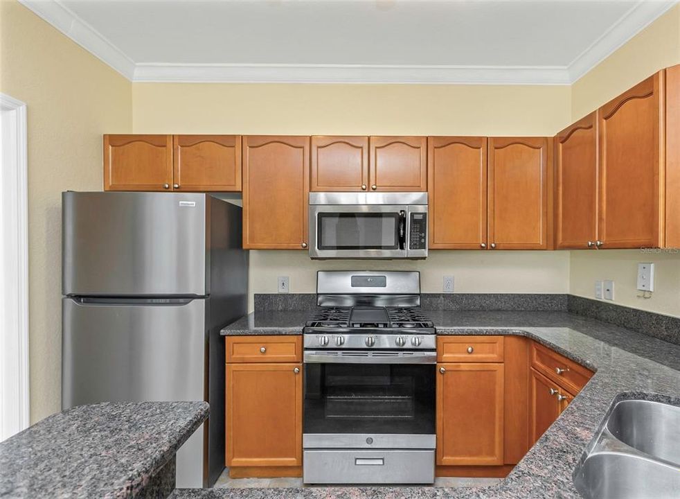 For Sale: $319,900 (2 beds, 2 baths, 1309 Square Feet)