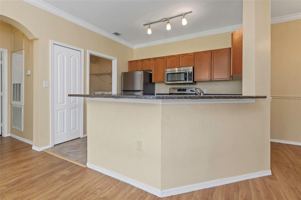 For Sale: $319,900 (2 beds, 2 baths, 1309 Square Feet)