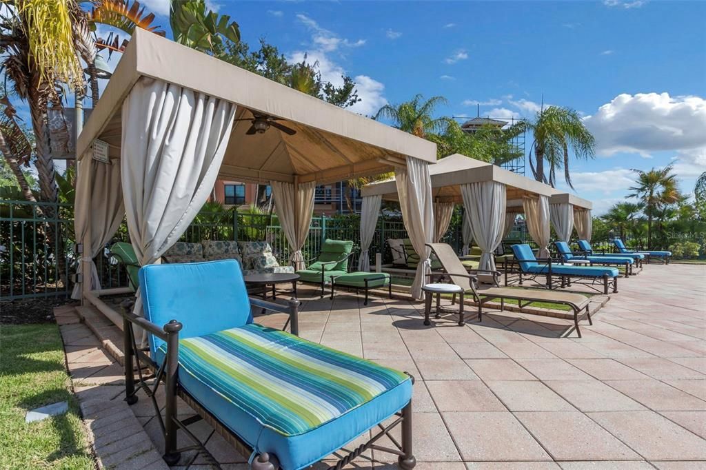 For Sale: $319,900 (2 beds, 2 baths, 1309 Square Feet)