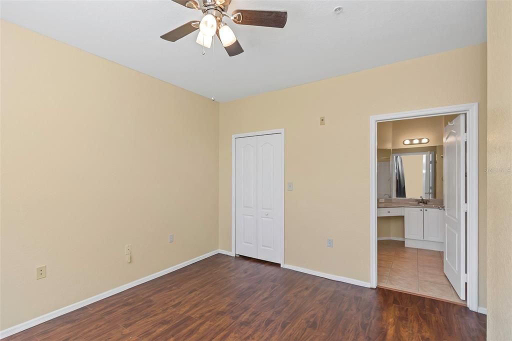 For Sale: $319,900 (2 beds, 2 baths, 1309 Square Feet)