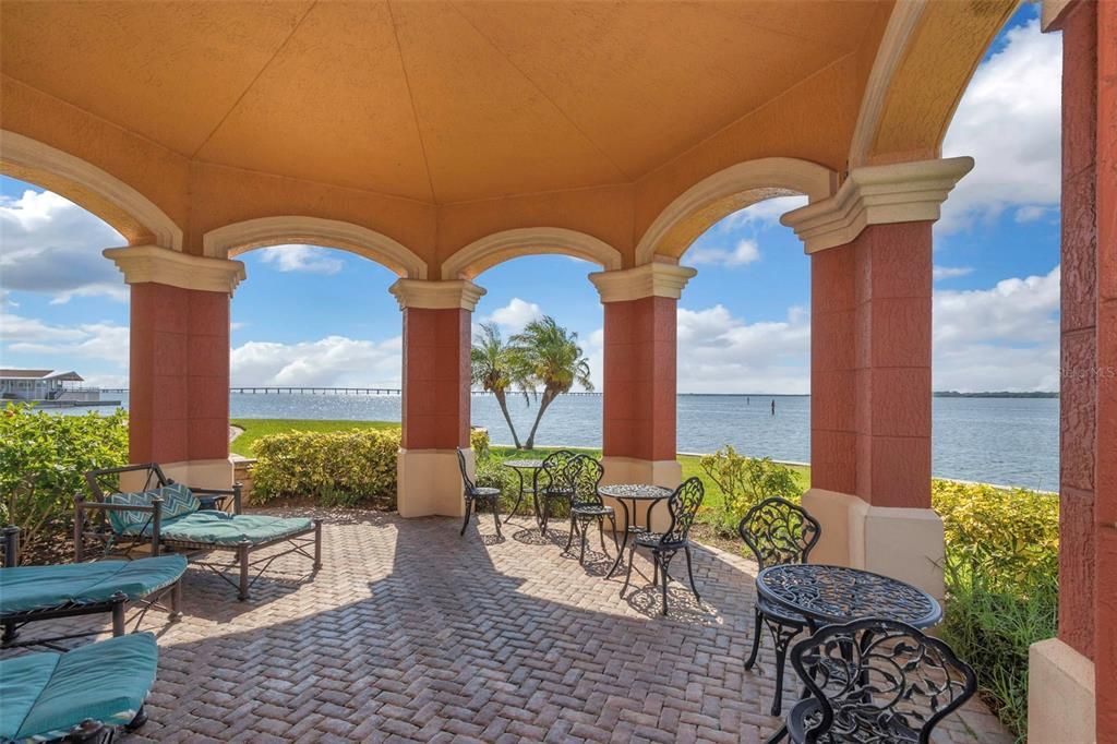 For Sale: $319,900 (2 beds, 2 baths, 1309 Square Feet)