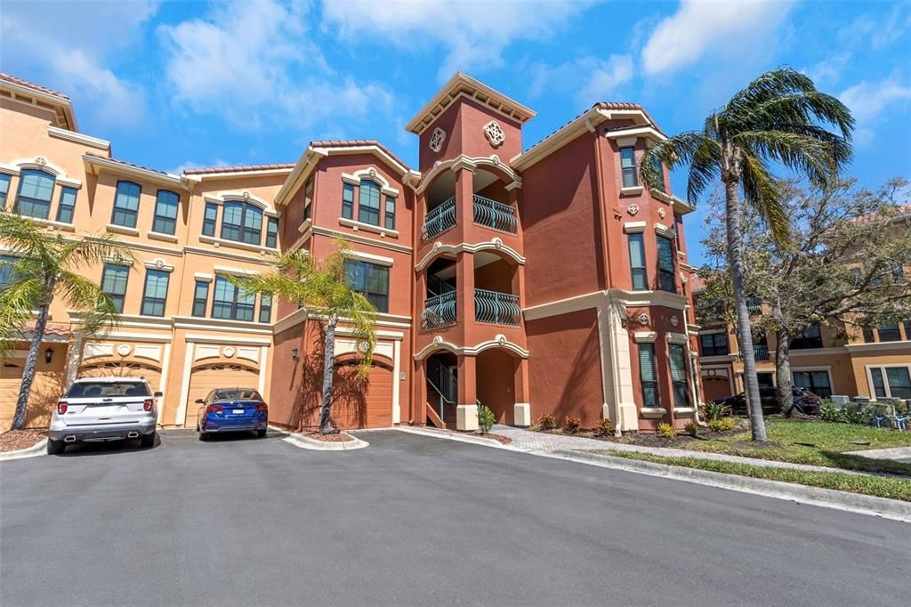 For Sale: $319,900 (2 beds, 2 baths, 1309 Square Feet)