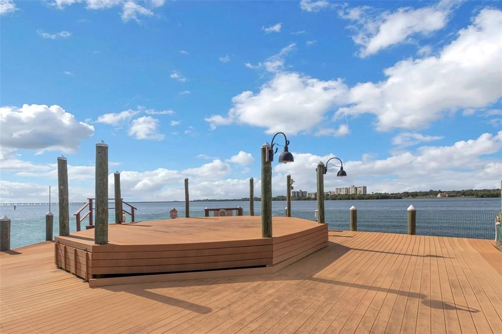 For Sale: $319,900 (2 beds, 2 baths, 1309 Square Feet)