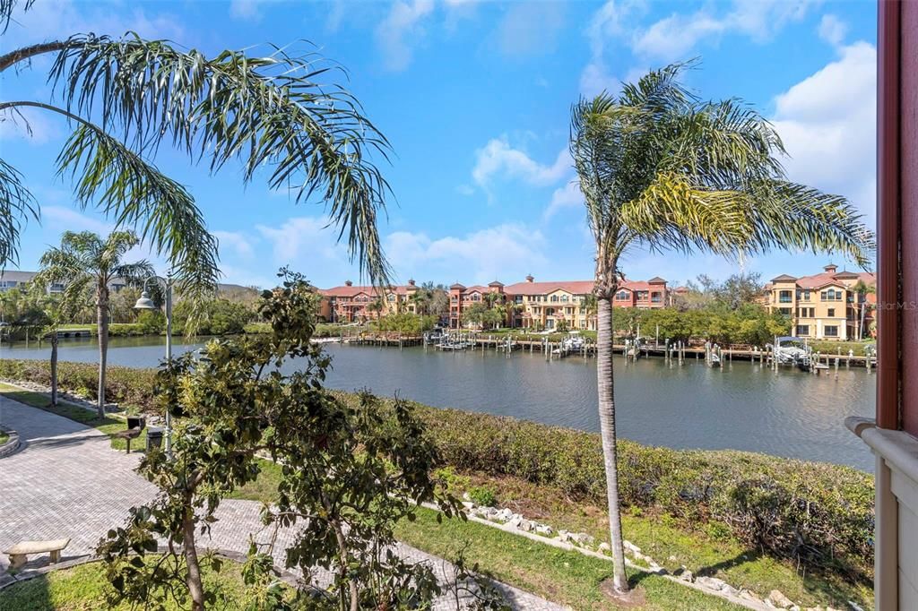 For Sale: $319,900 (2 beds, 2 baths, 1309 Square Feet)