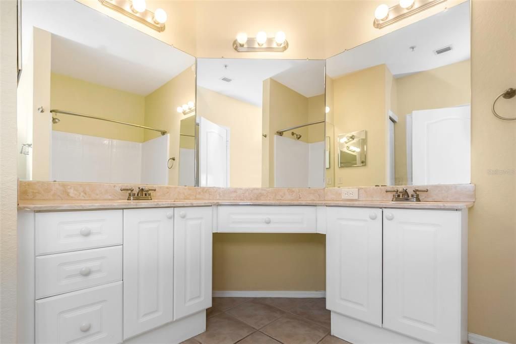 For Sale: $319,900 (2 beds, 2 baths, 1309 Square Feet)