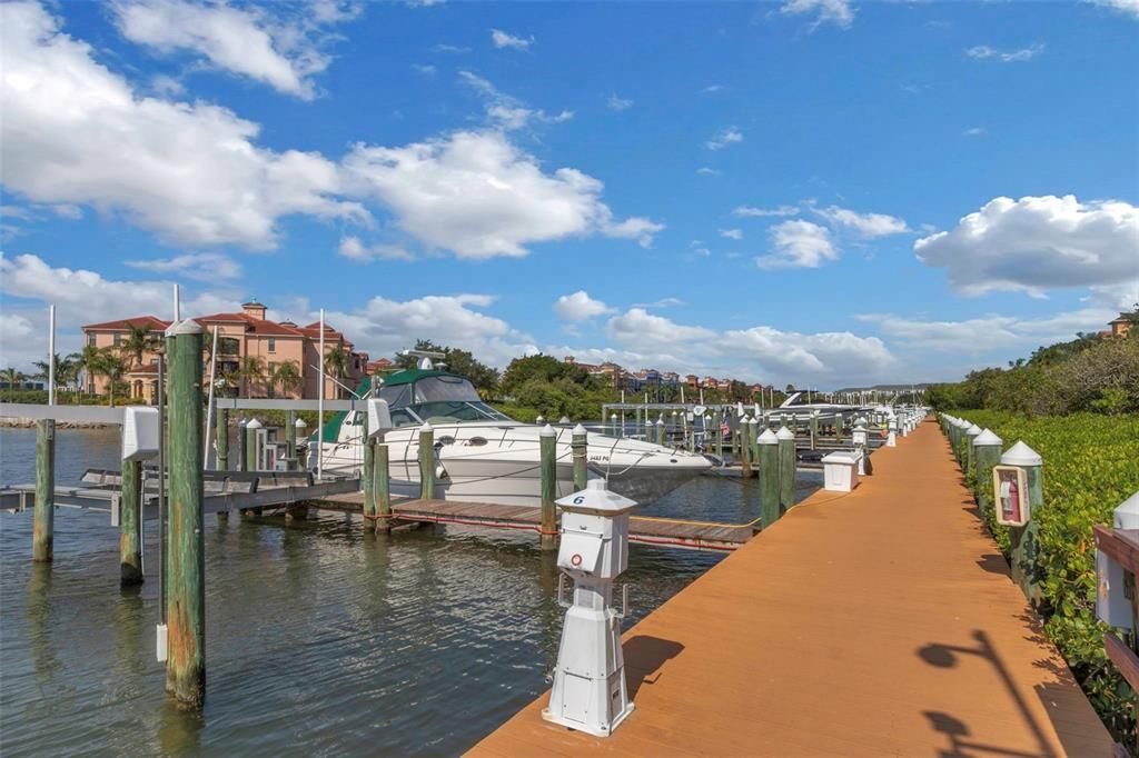 For Sale: $319,900 (2 beds, 2 baths, 1309 Square Feet)