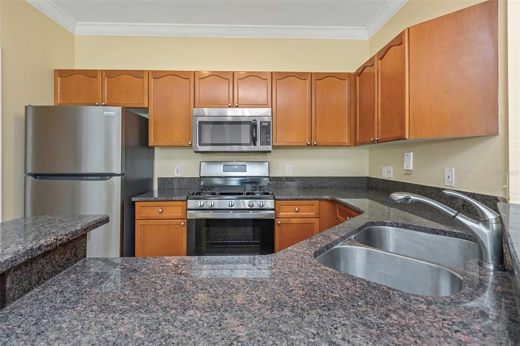 For Sale: $319,900 (2 beds, 2 baths, 1309 Square Feet)