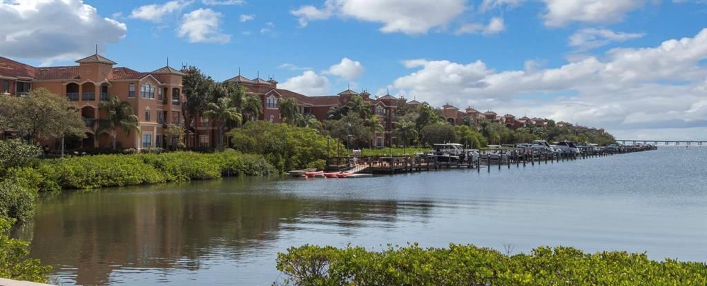 For Sale: $319,900 (2 beds, 2 baths, 1309 Square Feet)