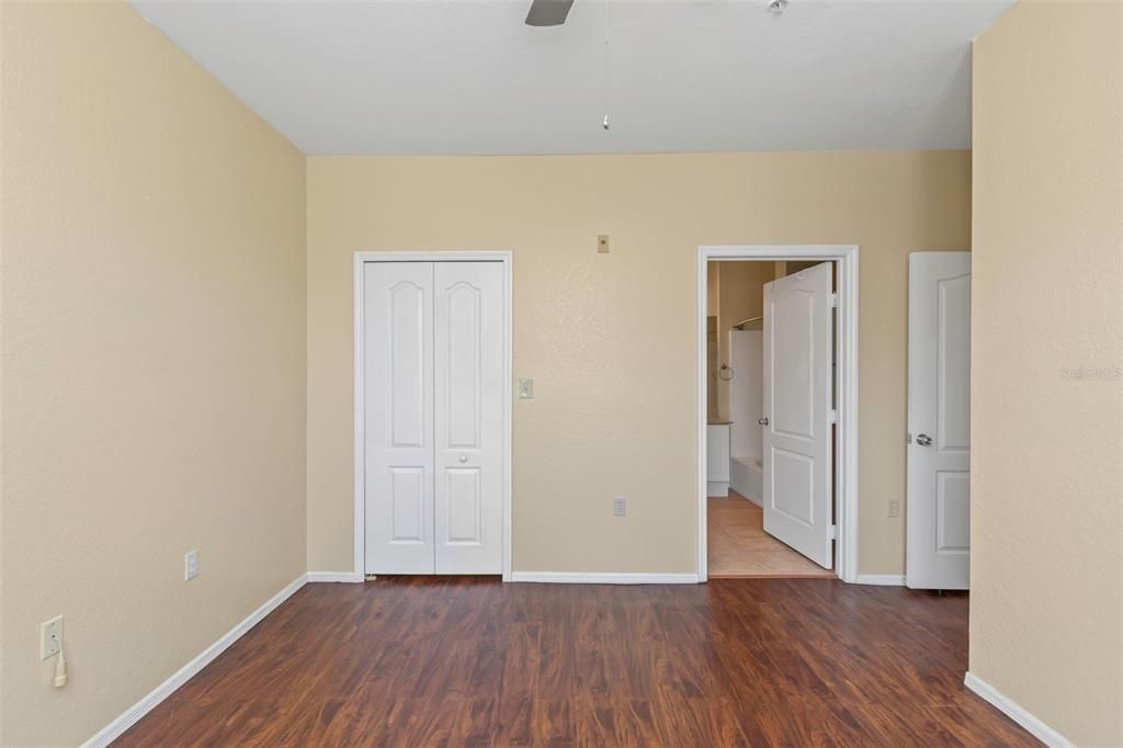 For Sale: $319,900 (2 beds, 2 baths, 1309 Square Feet)