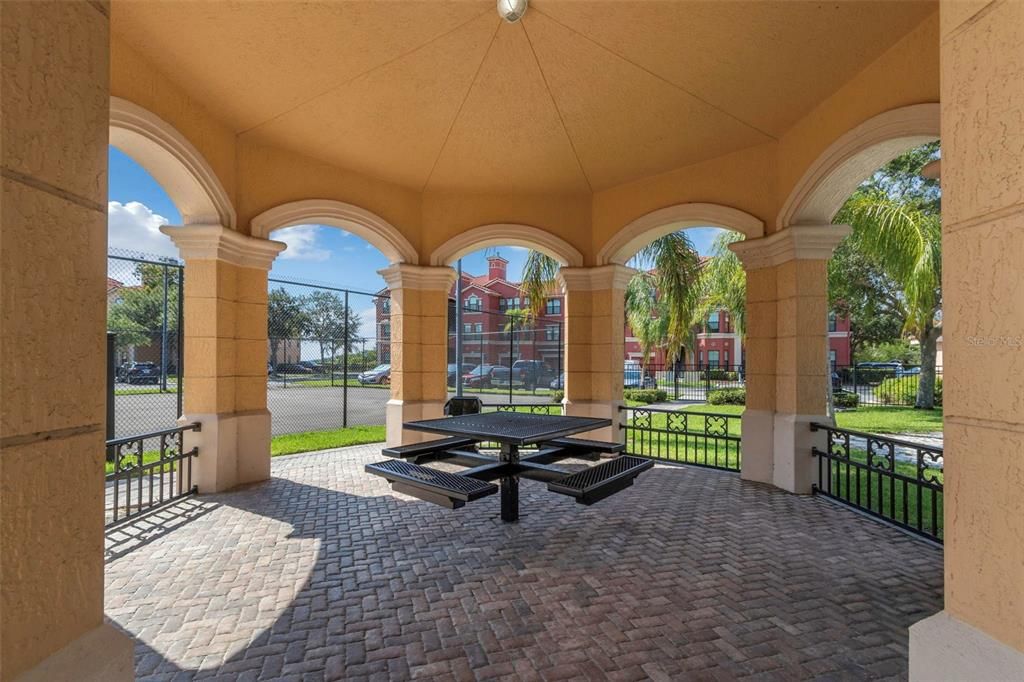 For Sale: $319,900 (2 beds, 2 baths, 1309 Square Feet)