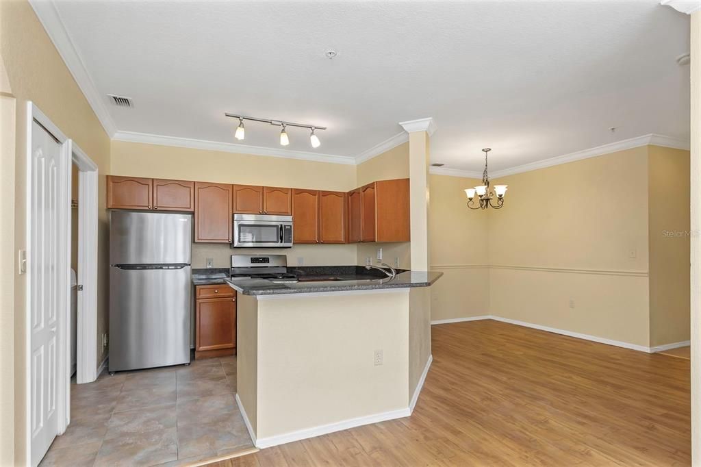 For Sale: $319,900 (2 beds, 2 baths, 1309 Square Feet)