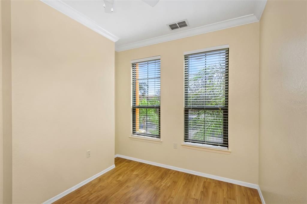 For Sale: $319,900 (2 beds, 2 baths, 1309 Square Feet)