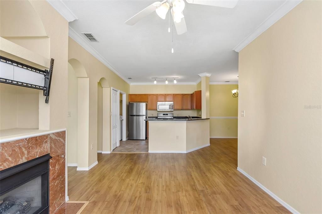 For Sale: $319,900 (2 beds, 2 baths, 1309 Square Feet)
