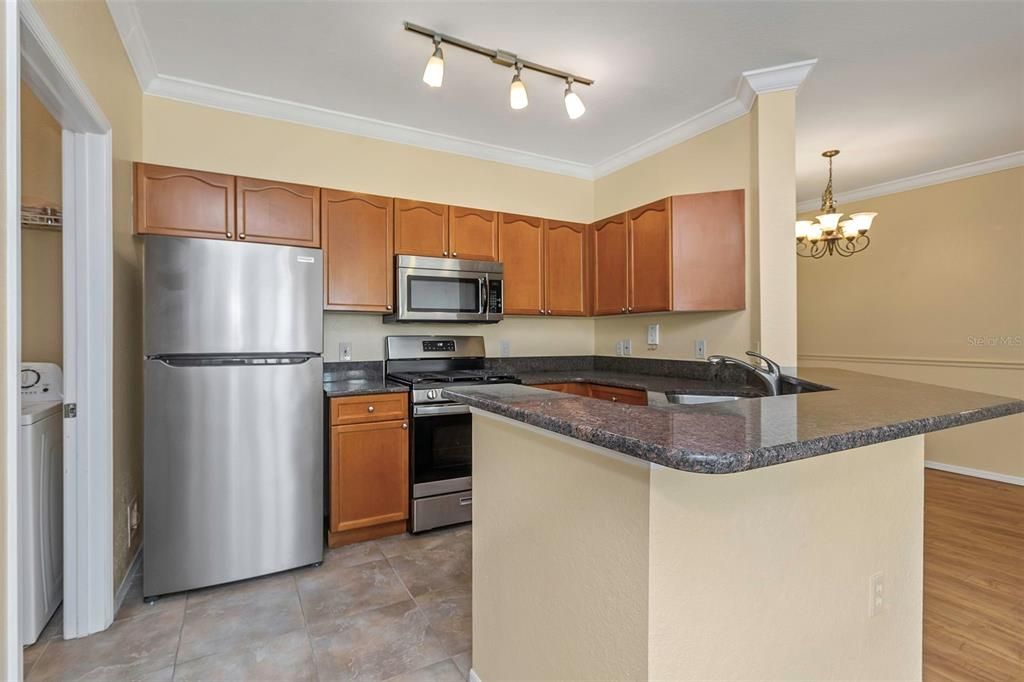For Sale: $319,900 (2 beds, 2 baths, 1309 Square Feet)