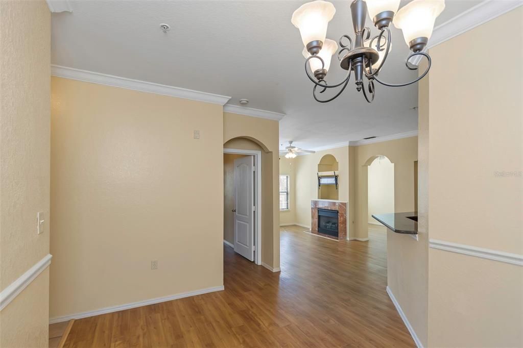 For Sale: $319,900 (2 beds, 2 baths, 1309 Square Feet)