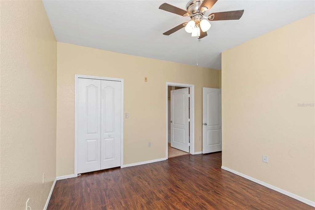 For Sale: $319,900 (2 beds, 2 baths, 1309 Square Feet)