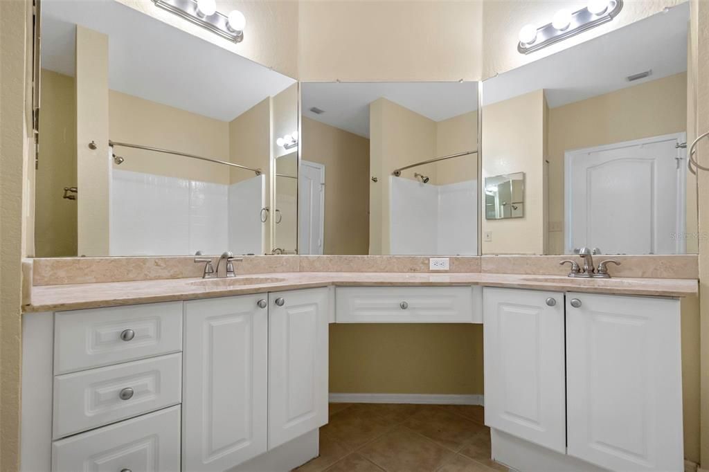 For Sale: $319,900 (2 beds, 2 baths, 1309 Square Feet)