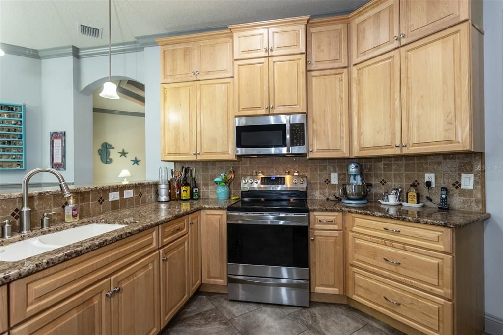 Active With Contract: $699,980 (4 beds, 3 baths, 2772 Square Feet)