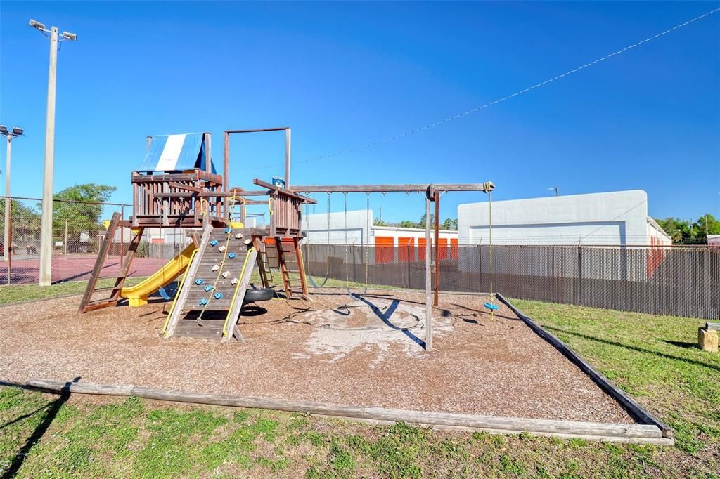 For Sale: $188,000 (2 beds, 2 baths, 1005 Square Feet)