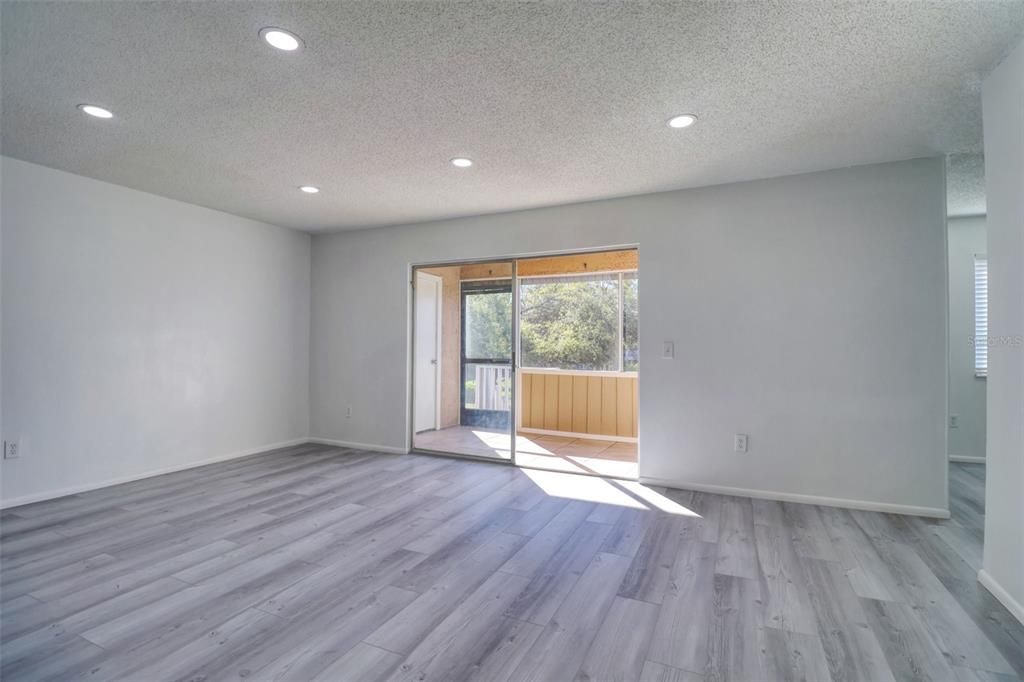 For Sale: $188,000 (2 beds, 2 baths, 1005 Square Feet)