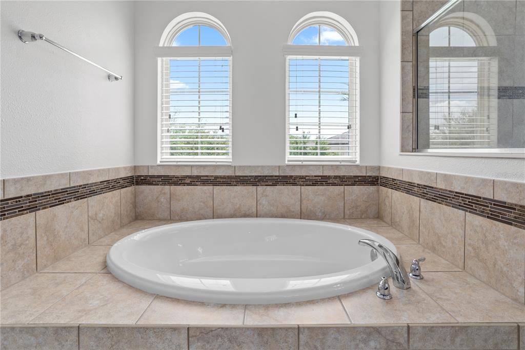 待售: $1,150,000 (5 贝兹, 4 浴室, 3646 平方英尺)